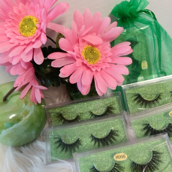 Lash Bundle - Picture 2 of 3